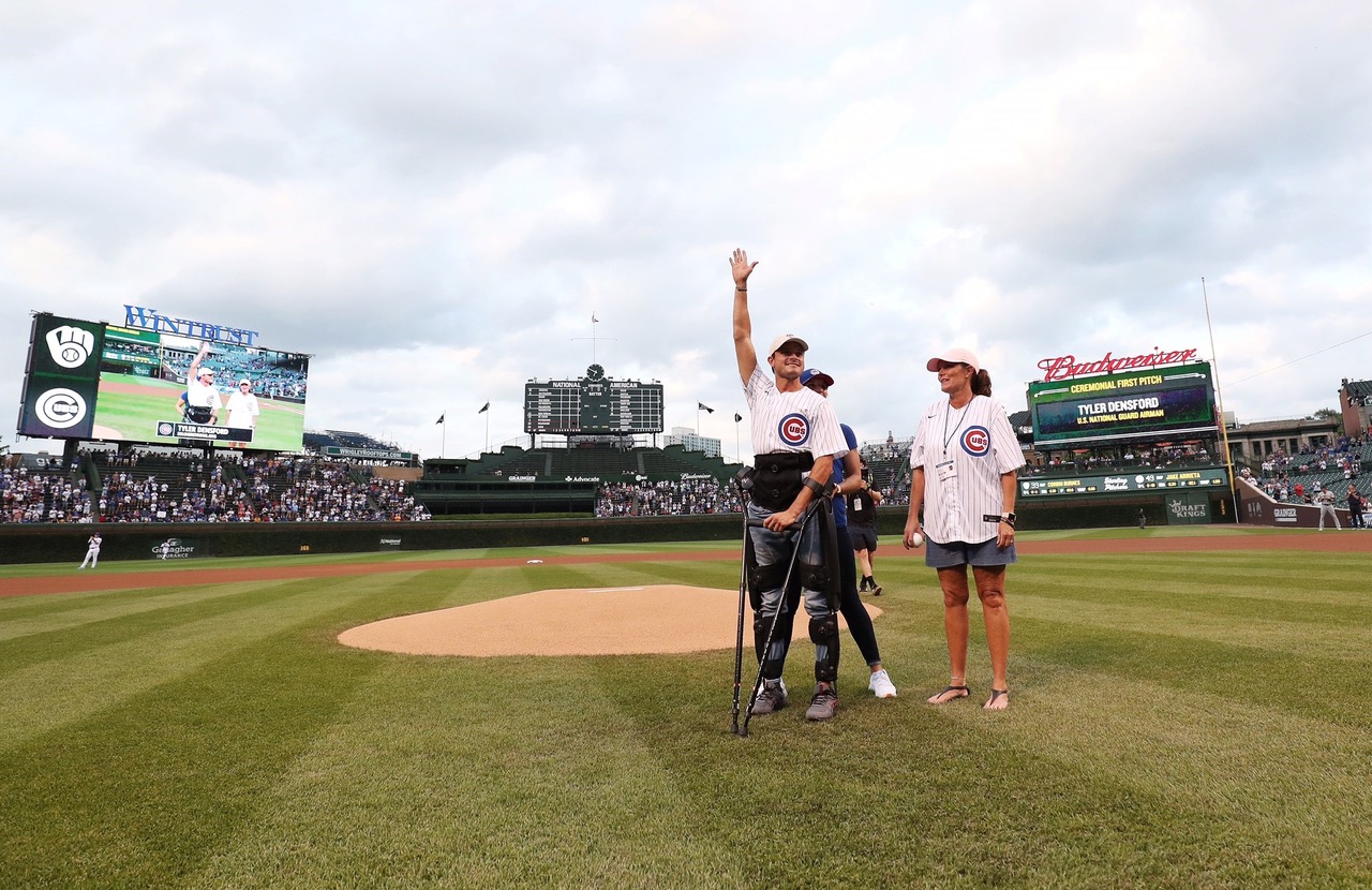 Paralyzed Olive Branch vet throws out first pitch at Cubs game